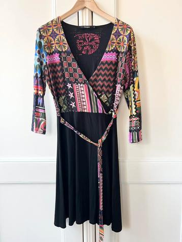 Desigual jurk zwart met kleurtjes, maat L/40 beschikbaar voor biedingen