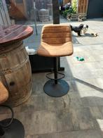 oud wijnvat met blad en 2 krukken in hoogte verstelbaar en d, Huis en Inrichting, Barren, Ophalen, Gebruikt