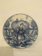 Wandborden 'Land bewerken', Royal Delft Blue, aardewerk., Ophalen of Verzenden