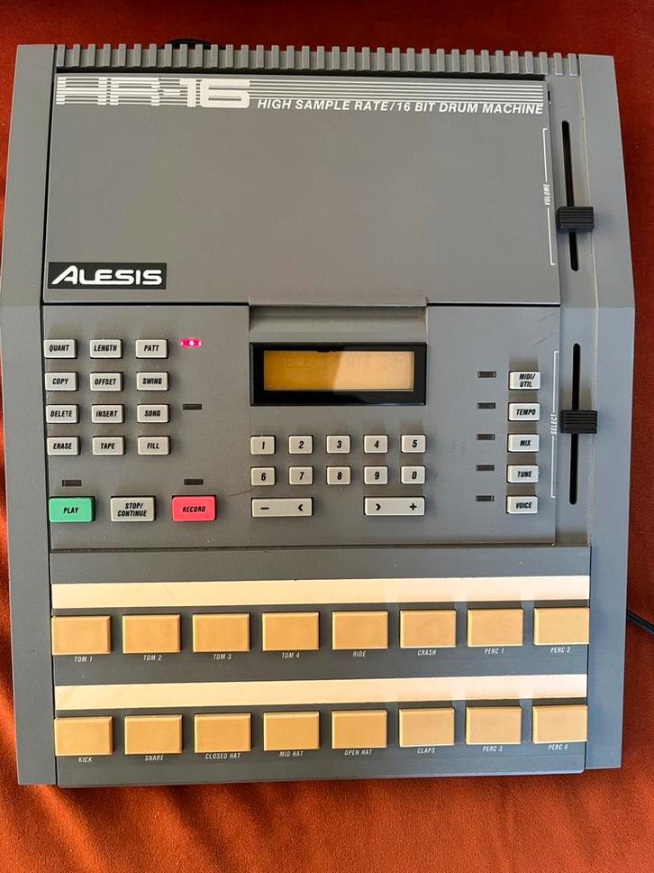 Alesis HR - 16 vintage retro drumcomputer, Muziek en Instrumenten, Drumcomputers, Zo goed als nieuw, Overige merken, Ophalen of Verzenden