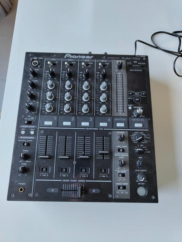 Pioneer DJM 700 + decksaver, Muziek en Instrumenten, Mengpanelen, Gebruikt, Minder dan 5 kanalen, Microfooningang, Ophalen