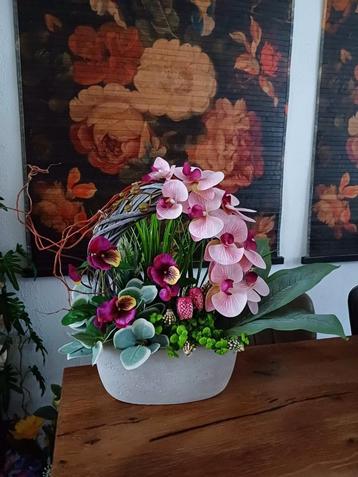 Prachtige zijden bloemstuk nieuw  beschikbaar voor biedingen