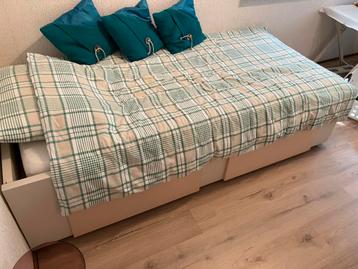 Kinderkamer bed en kast
