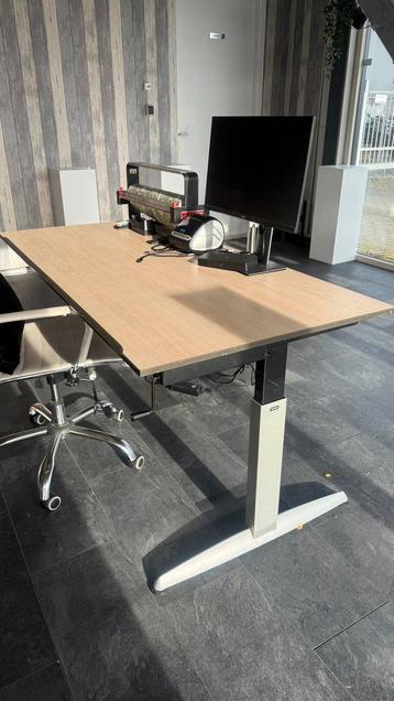 Bureau 160x80 cm - Verstelbaar - Wegens Verhuizing beschikbaar voor biedingen