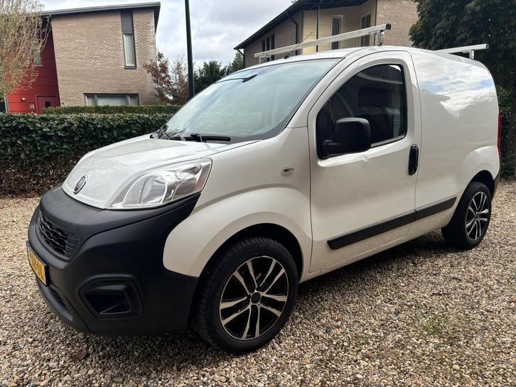 Fiat Fiorino GB 1.3 MJ 80pk Comformatic 2017, Auto's, Bestelauto's, Bedrijf, ABS, Airbags, Airconditioning, Bluetooth, Dakrails