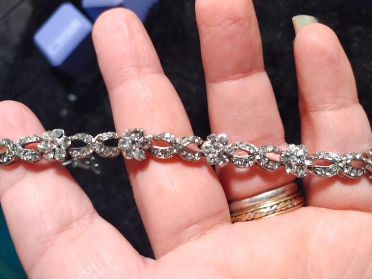 Strass armband met bloemetjes, Sieraden, Tassen en Uiterlijk, Armbanden, Zo goed als nieuw, Zilver, Ophalen of Verzenden