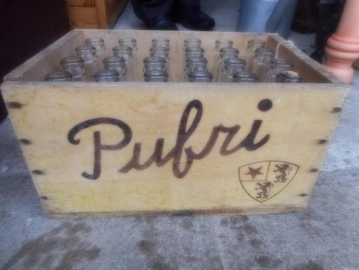 Brocante oud houten kistje met 24 glazen flesjes / Pufri, Antiek en Kunst, Curiosa en Brocante, Ophalen