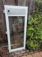 Raam met dubbelglas en ventilatierooster, Doe-het-zelf en Verbouw, Kozijnen en Schuifpuien, Ophalen, Gebruikt, Hout, Raamkozijn