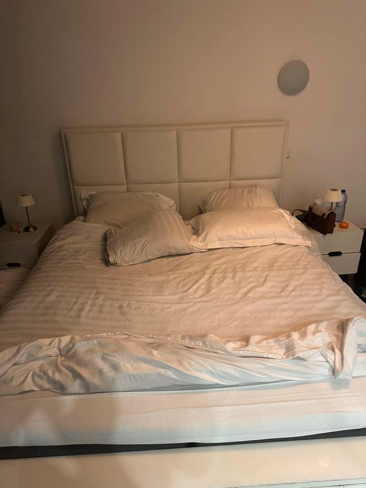 Boxspring 180x200 met topper en nachtkastjes - Wit, Huis en Inrichting, Slaapkamer | Bedden, Zo goed als nieuw, Tweepersoons, 180 cm