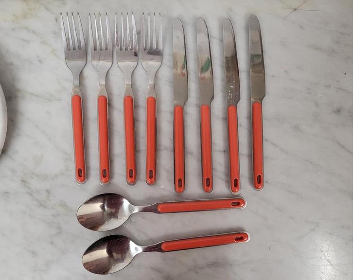 Retro oranje camping bestek, Huis en Inrichting, Keuken | Bestek, Gebruikt, Rvs of Chroom, Ophalen of Verzenden