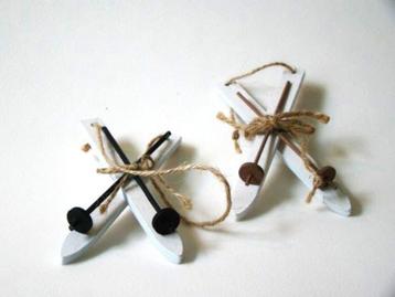 Mini ski decoratie verschillende maten p/st. beschikbaar voor biedingen