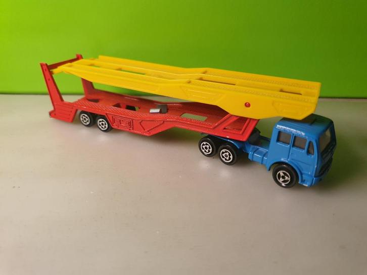 Majorette 319 - Mercedes Autotransporter Truck 1/100, Hobby en Vrije tijd, Modelauto's | Overige schalen, Gebruikt, Bus of Vrachtwagen
