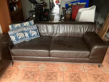 Bruine leren bank - Gebruikt beschikbaar voor biedingen