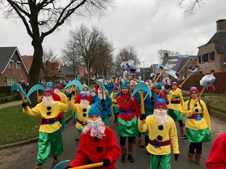Grote loopgroepen/Carnaval/Kabouter/Kleurrijk, Hobby en Vrije tijd, Kostuums, Theaterbenodigdheden en LARP, Zo goed als nieuw
