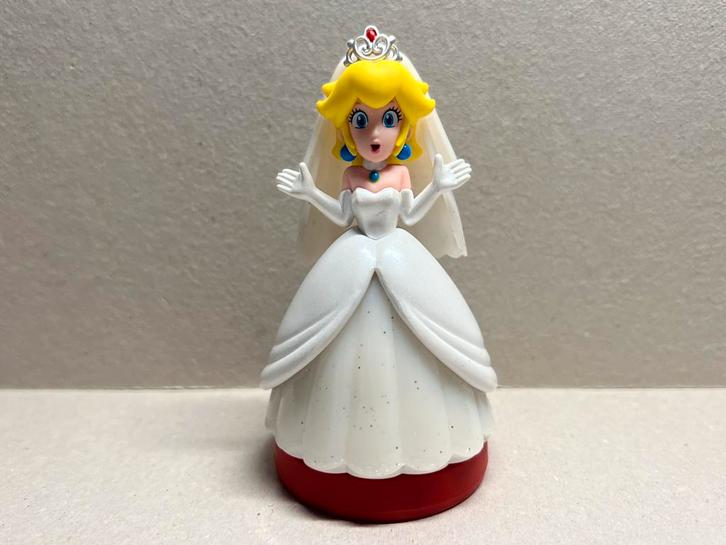 Amiibo Super Mario Peach - Wedding Outfit, Spelcomputers en Games, Games | Nintendo Switch, Zo goed als nieuw, Avontuur en Actie