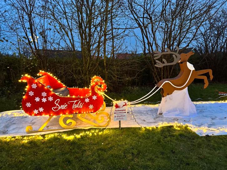 Te huur: Arrenslee met ‘lopend’ rendier & Sneeuwpop + schuim, Hobby en Vrije tijd, Feestartikelen | Verhuur, Gebruikt, Overige