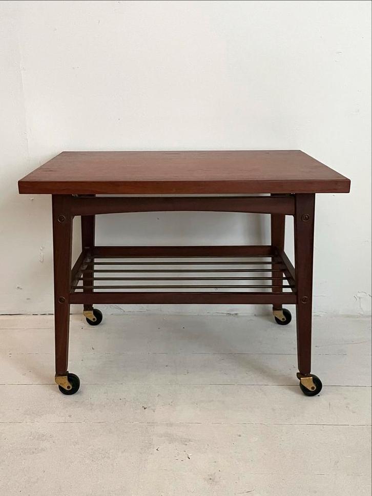 Vintage Deense Bijzettafel van Teak Fineer, Verzamelen, Retro, Huis en Inrichting, Ophalen