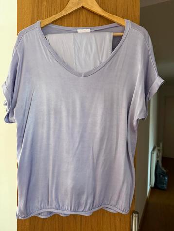 Lila satijnen shirt en rok beschikbaar voor biedingen