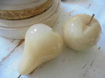 albast fruit, italiaans, appel, peer in ware grootte. beschikbaar voor biedingen