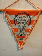 Vaantje Haagse Courant Cup voetbal 1983 te koop, Diversen, Vlaggen en Wimpels, Ophalen of Verzenden