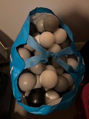 Ballenbak ballen zwart grijs wit beschikbaar voor biedingen
