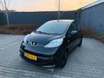 Peugeot 107 12V XR NIEUWE APK AIRCO ELEKTRISCHE RAMEN, Zwart, 765 kg, 4 stoelen, Handgeschakeld
