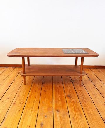 Vintage jaren 70 houten tegeltableau salontafel beschikbaar voor biedingen