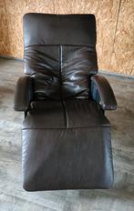 Bruine Lederen Massagestoel met Afstandsbediening, Huis en Inrichting, Fauteuils, Ophalen, Gebruikt, 100 tot 125 cm, 75 tot 100 cm