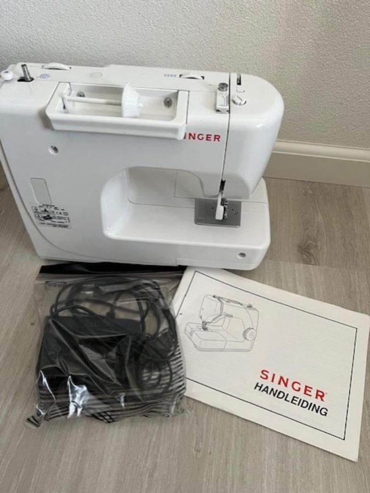 Singer naaimachine type 1507 incl. alle toebehoren, Hobby en Vrije tijd, Naaimachines en Toebehoren, Gebruikt, Naaimachine, Singer