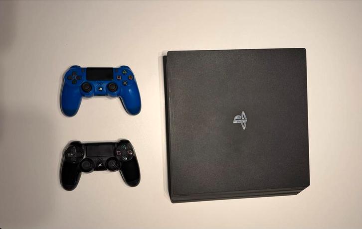PS4 Pro 1TB + 2 Controllers - Werkt Goed!, Spelcomputers en Games, Spelcomputers | Sony PlayStation Consoles | Accessoires, Gebruikt