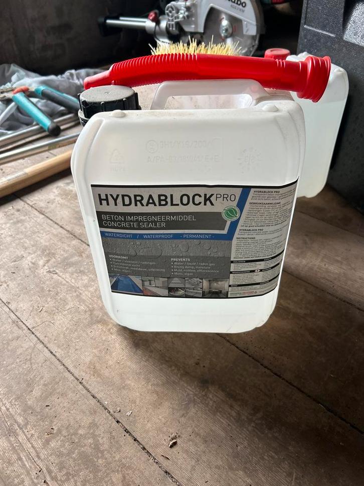Hydrablock beton impregneermiddel - 75% gevuld, Doe-het-zelf en Verbouw, Verf, Beits en Lak, Gebruikt, Beits, Minder dan 5 liter