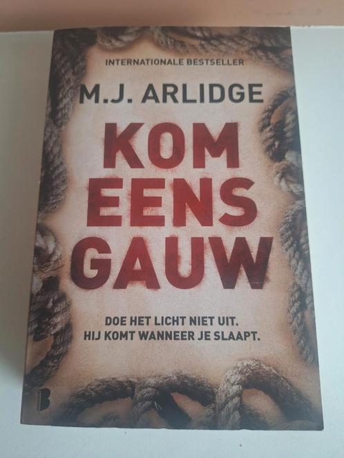 M.J. Arlidge - Kom eens gauw, Boeken, Thrillers, Zo goed als nieuw, Nederland, Ophalen of Verzenden