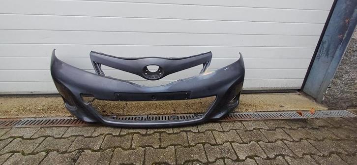 Toyota Yaris P13 III Bumper Voorbumper 521190D410 Bj.12/2014, Auto-onderdelen, Carrosserie en Plaatwerk, Bumper, Toyota, Voor