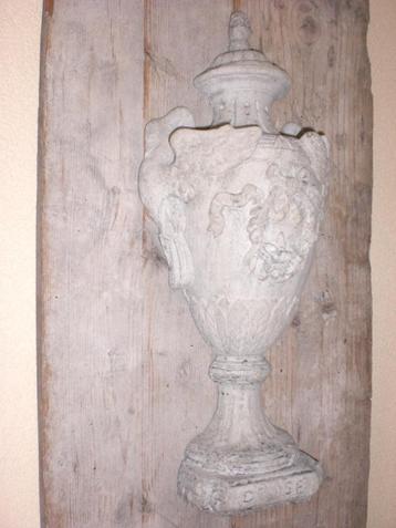 Wanddecoratie Betonnen Vaas  beschikbaar voor biedingen