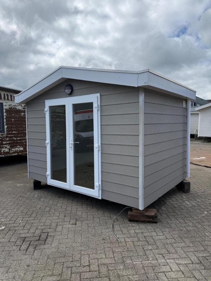 Tuinhuis 2.45 x 3.40, Tuin en Terras, Tuinhuizen, Zo goed als nieuw, Tuinhuis, Kunststof, Minder dan 250 cm, 200 tot 400 cm, 2 ramen