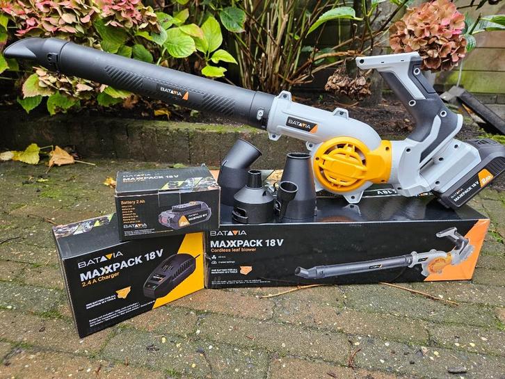 Nieuwe Multi-Blad Blower Met accu en lader 18V nieuw € 90,00, Tuin en Terras, Bladblazers, Nieuw, Handgedragen, Accu, Ophalen of Verzenden