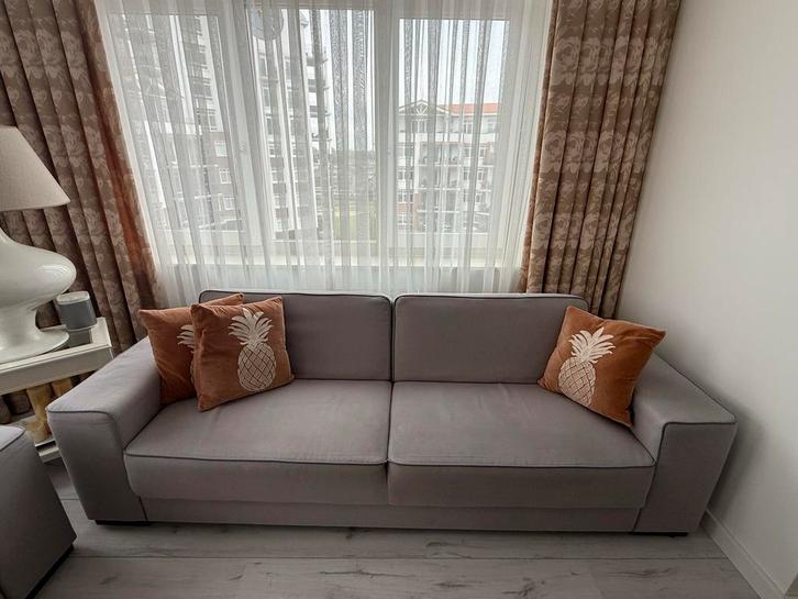 Grijze banken set (210+240cm) - Modern & Netjes, Huis en Inrichting, Banken | Bankstellen, Gebruikt, Rechte bank, Vierpersoons of meer