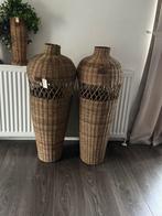 2 prachtige Riviera Maison rattan vazen/ prijs per stuk, Huis en Inrichting, Woonaccessoires | Vazen, Ophalen, Overige kleuren