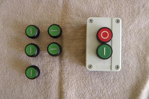 5 Eaton drukknoppen en Telemanique schakelkast maak/verbreek, Hobby en Vrije tijd, Elektronica-componenten, Nieuw, Ophalen of Verzenden