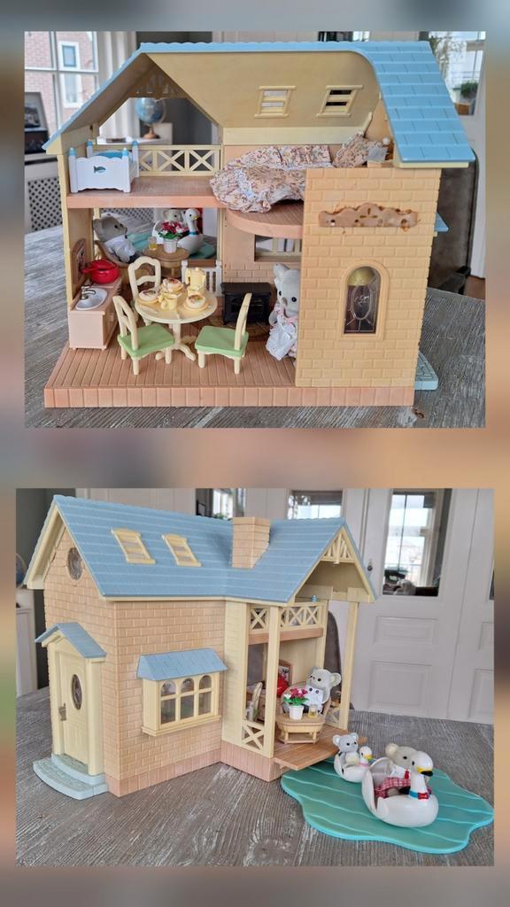 Sylvanian Families Bluebell Cottage met zwanen boot, Kinderen en Baby's, Speelgoed | Poppenhuizen, Gebruikt, Poppenhuis, Ophalen of Verzenden