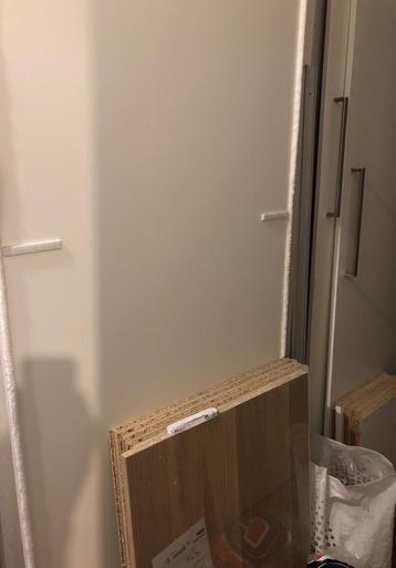 2 witte Ikea Pax kasten incl. oa. schuifdeuren, gedemonteerd