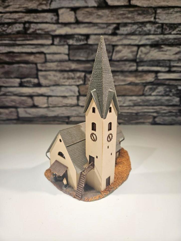 Kerk kerkgebouw N spoor trein 1:160, Hobby en Vrije tijd, Modeltreinen | N-Spoor, Gebruikt, Brug, Tunnel of Gebouw, Gelijkstroom of Wisselstroom