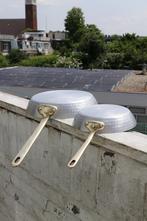 Set van 2 Franse gehamerde aluminium koekenpannen, Huis en Inrichting, Keuken | Potten en Pannen, Ophalen of Verzenden, Zo goed als nieuw