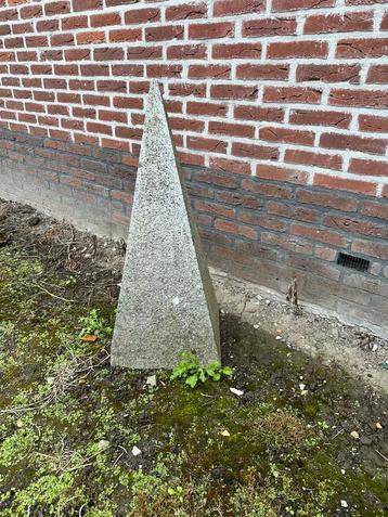 Tuinornament van hardsteen beschikbaar voor biedingen