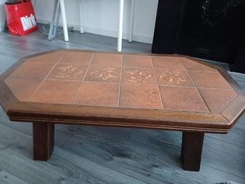 Vintage salontafel met tegels – retro stijl beschikbaar voor biedingen