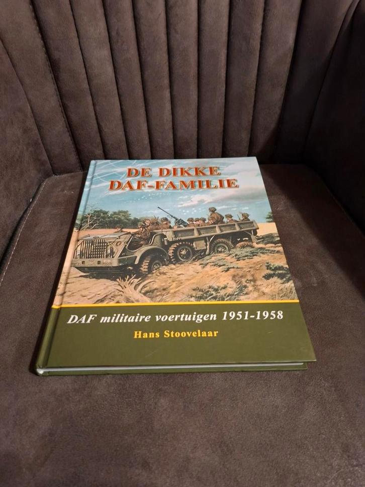 De Dikke DAF-Familie: Militaire Voertuigen 1951-1958, Boeken, Auto's | Boeken, Zo goed als nieuw, Overige merken, Ophalen of Verzenden