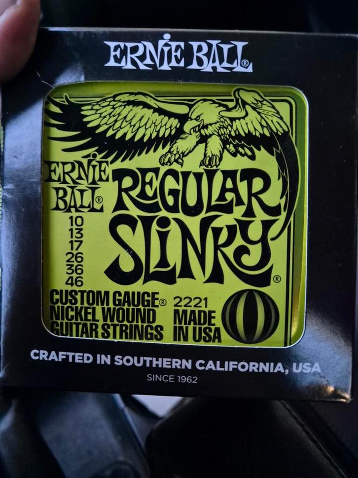 Ernie Ball Regular Slinky Gitaar Snaren, Muziek en Instrumenten, Instrumenten | Toebehoren, Nieuw, Elektrische gitaar, Ophalen