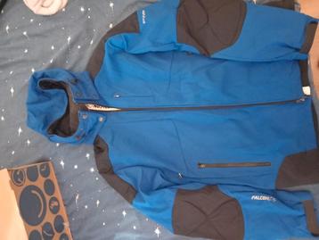 Ski jas maat XL beschikbaar voor biedingen