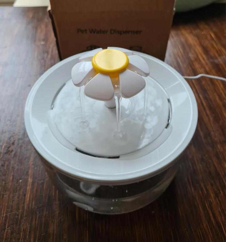 Drinkfontein. Nieuw in doos!, Dieren en Toebehoren, Kattenvoerbakken en Drinkbakken, Nieuw, Automatisch, Ophalen of Verzenden