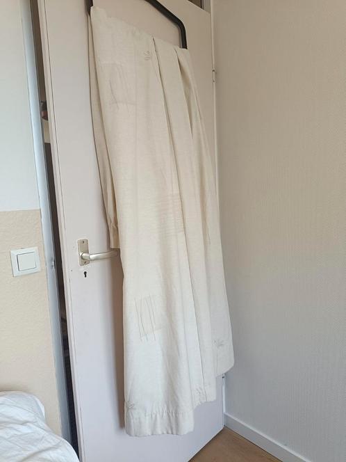 Twee witte gordijnen – crème wit, motief
Afmetingen: 2,22 m, Huis en Inrichting, Stoffering | Gordijnen en Lamellen, Gebruikt